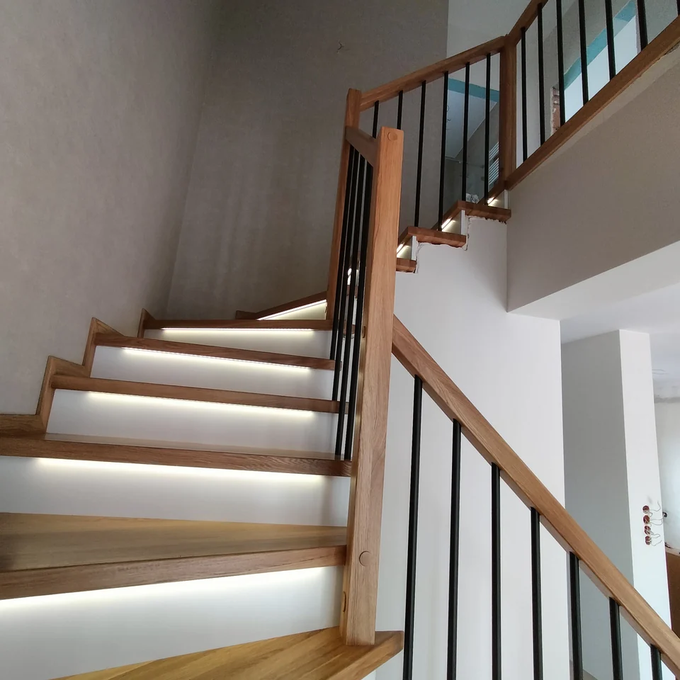 Schody na beton z oświetleniem LED