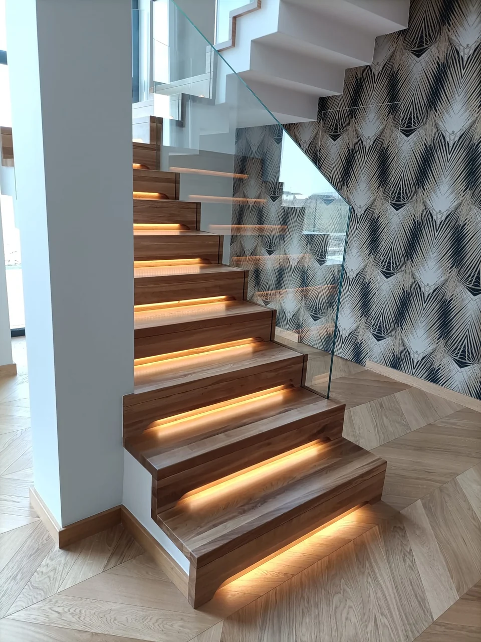 Schody na beton z oświetleniem LED