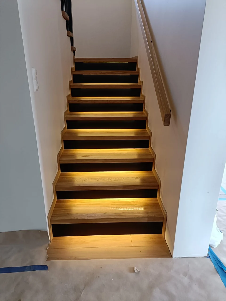 Schody na beton z oświetleniem LED