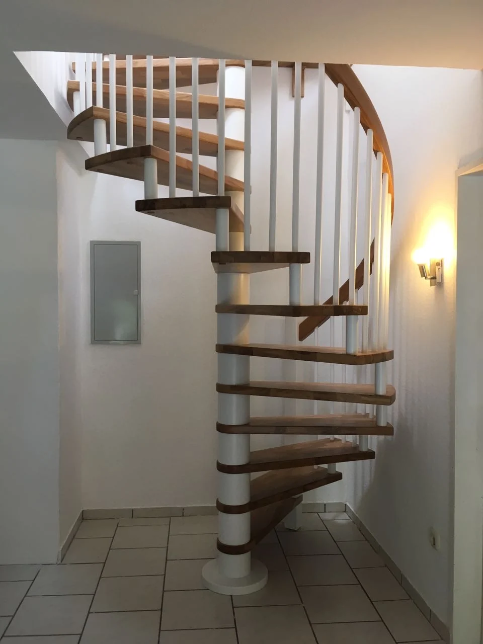 Schody spiralne na słupie