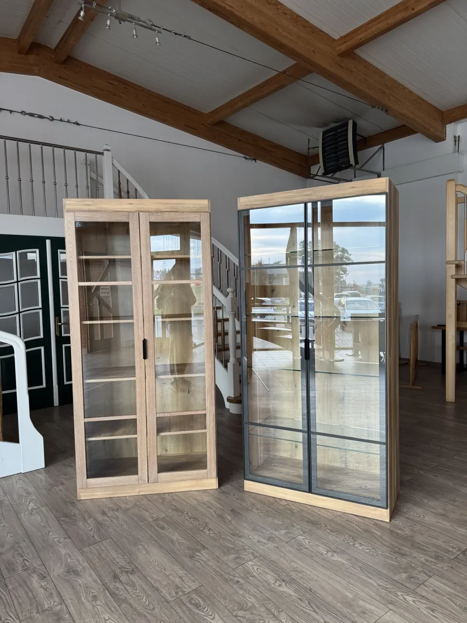 Witryny z ramką drewnianą i aluminiową, widok i detale