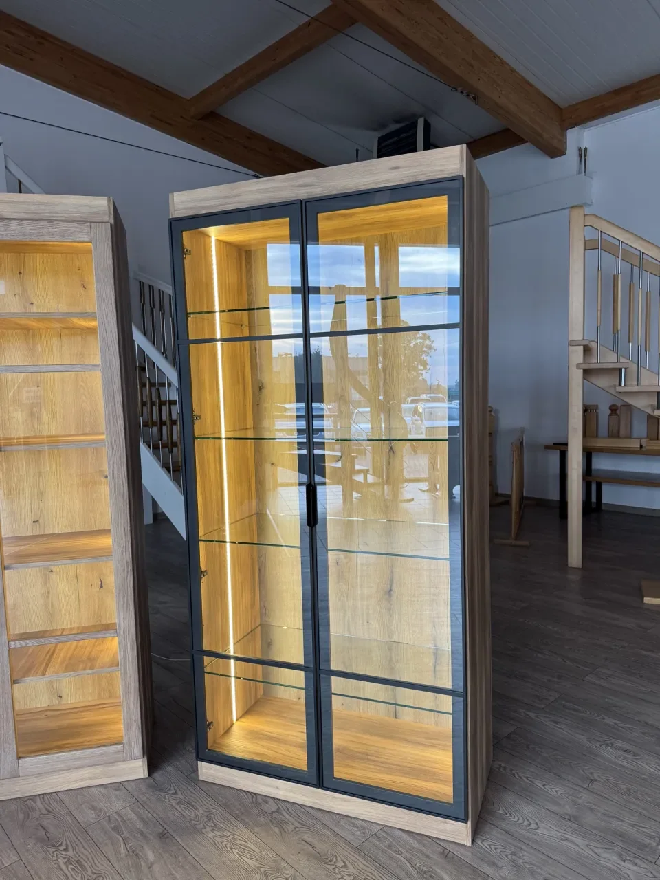Witryna z ramką aluminiową, podświetlenie LED
