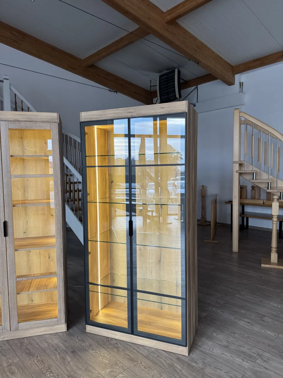 Witryna z ramką aluminiową, podświetlenie LED