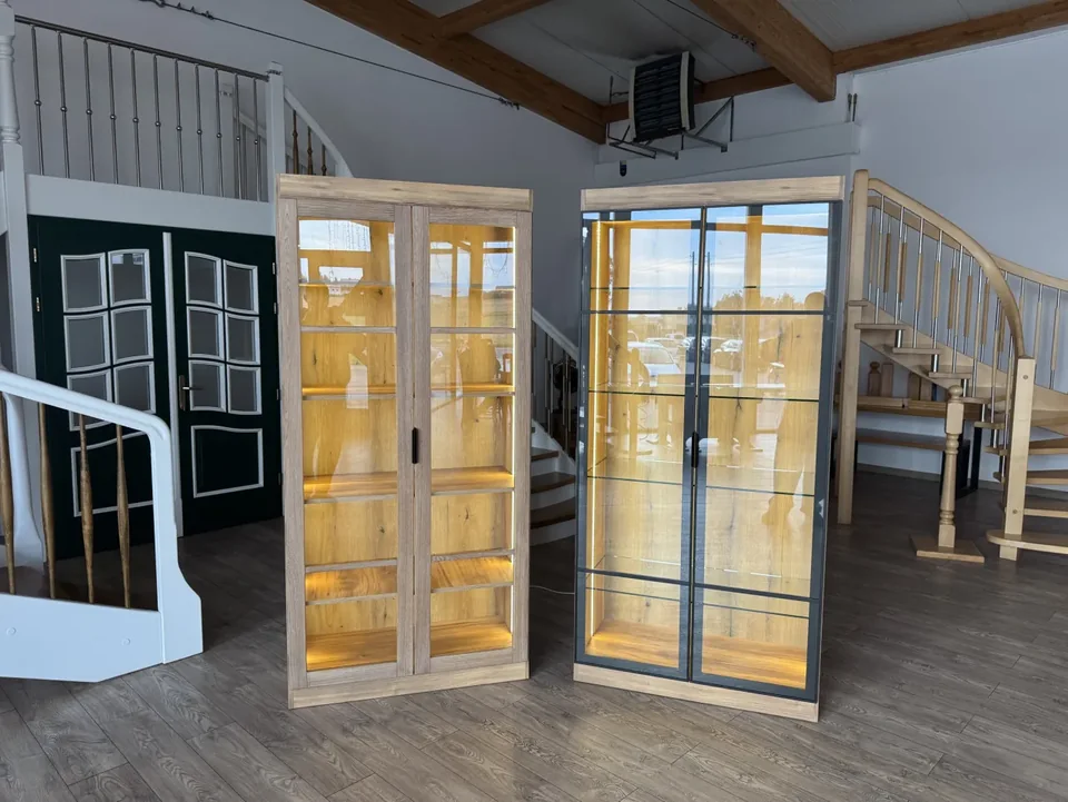 Witryny z ramką drewnianą i aluminiową, podświetlenie LED